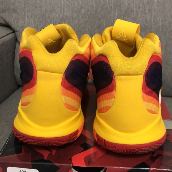 Nike Kyrie 4 Decades Pack 70s Basketball Shoe - Picture 4 of 12